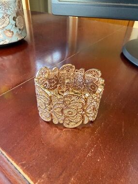 Anthropologie Gold Floral Filigree Stretch Bracelet - Women Jewelry